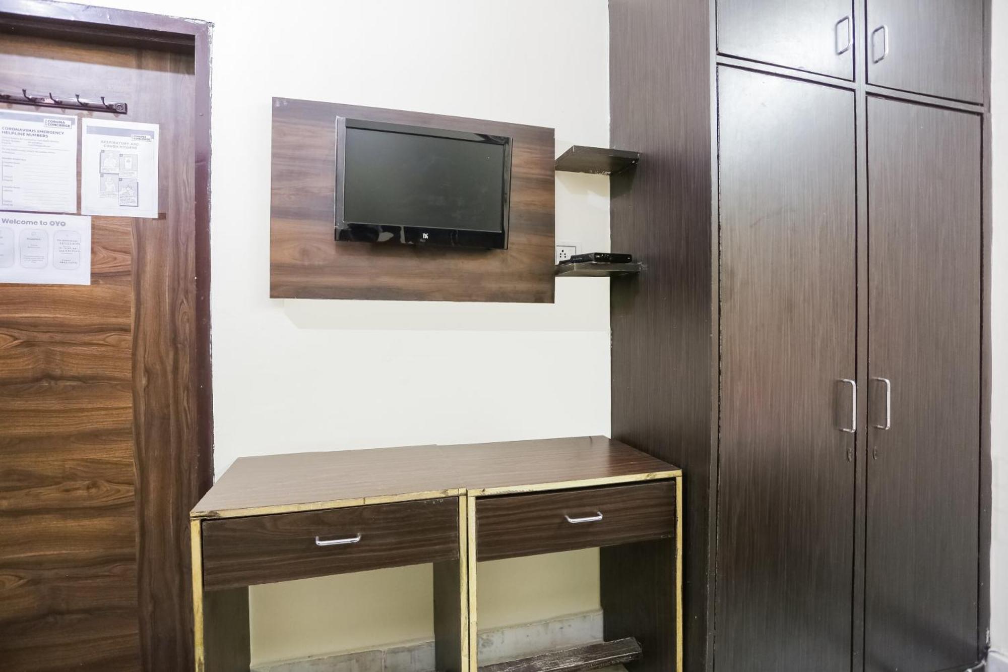 Hotel O Green High New Delhi Bagian luar foto