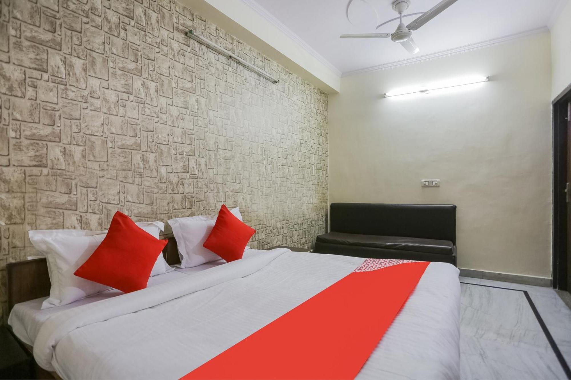 Hotel O Green High New Delhi Bagian luar foto
