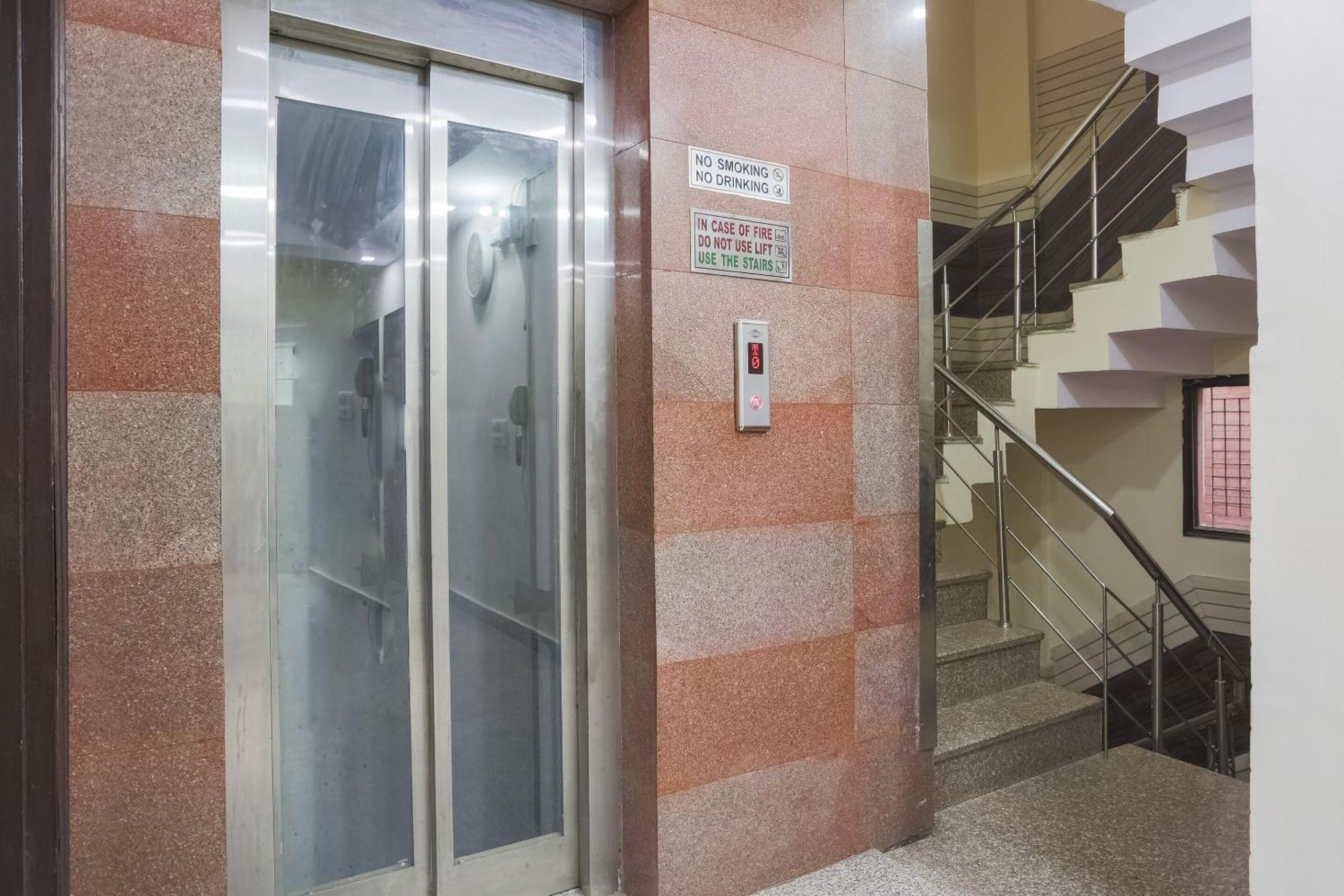 Hotel O Green High New Delhi Bagian luar foto