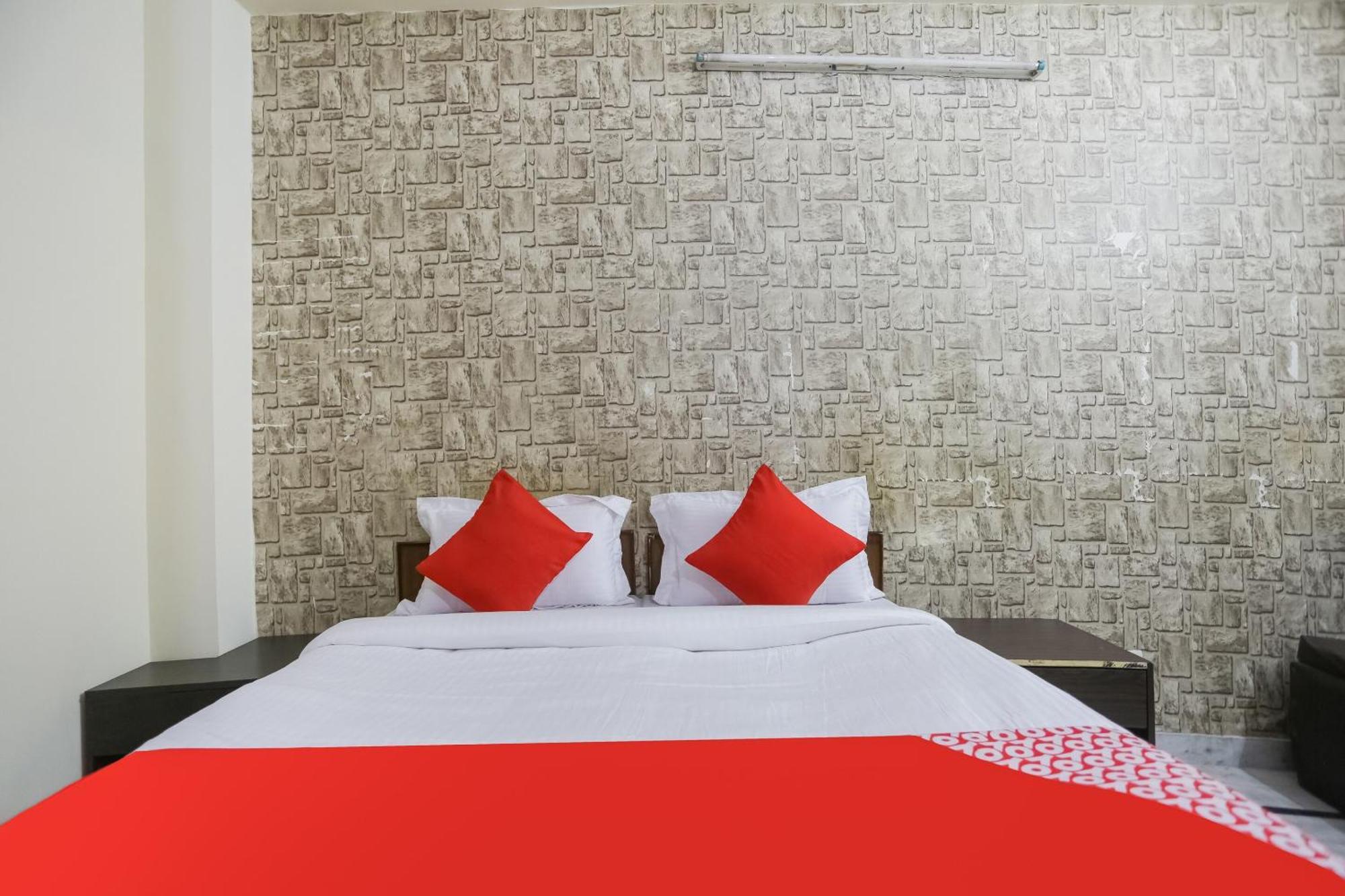 Hotel O Green High New Delhi Bagian luar foto